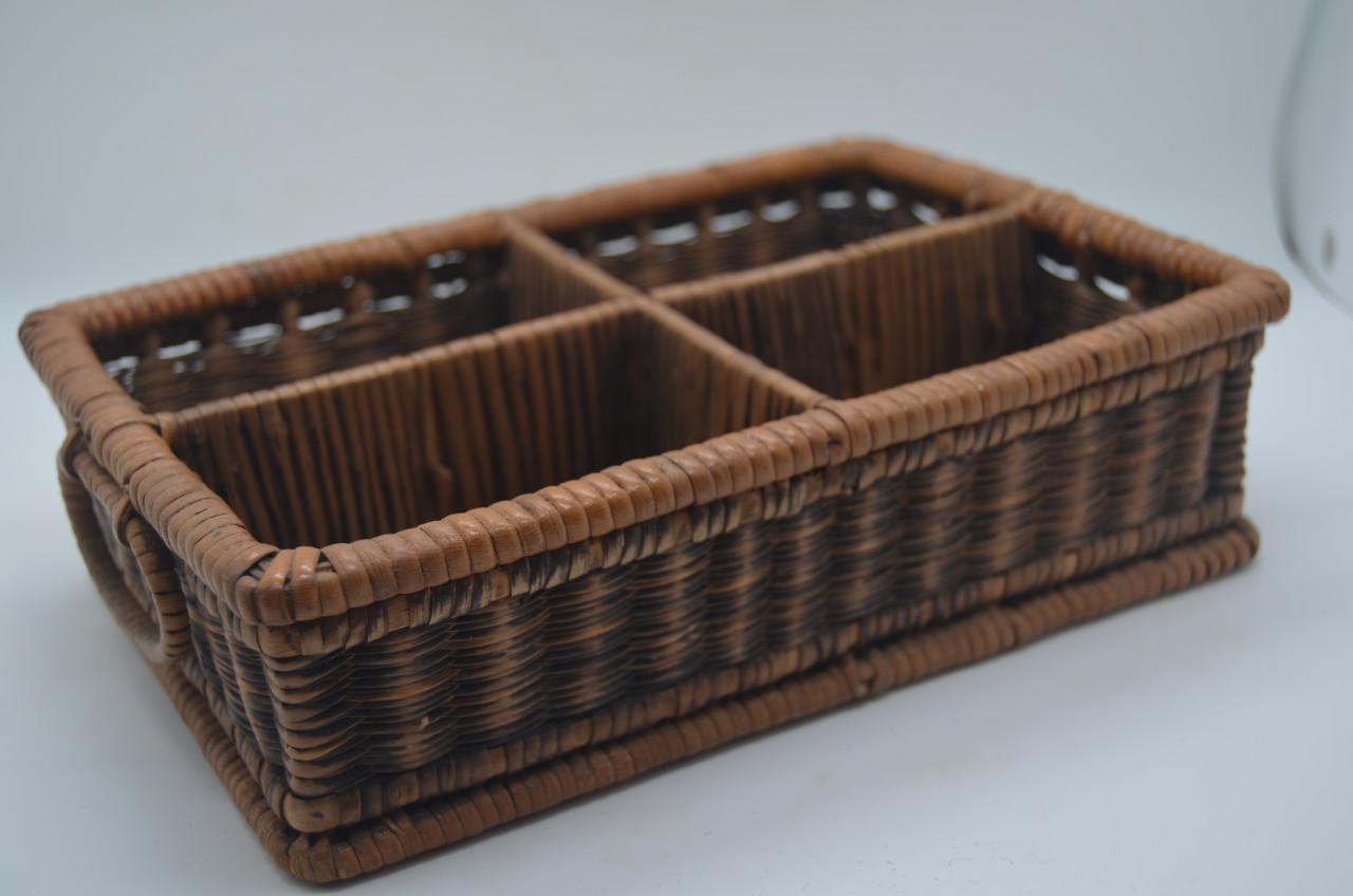 Antiek sleutelmandje, riet.