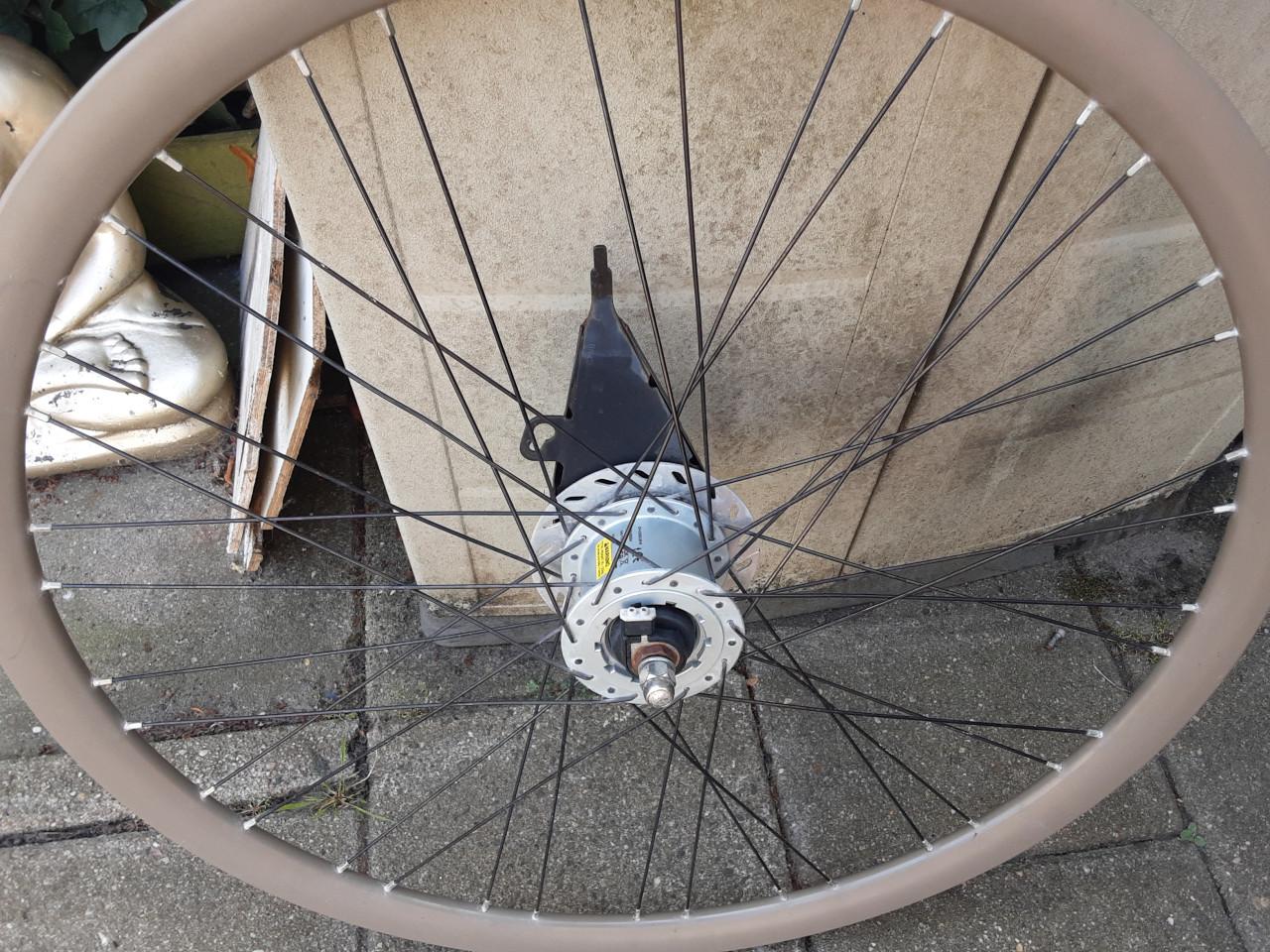Shimano 28 inch voorwiel, naafdynamo, rollerbrake rem
