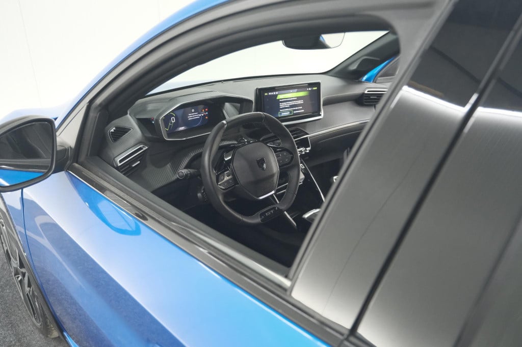 Peugeot 208 puretech 100 gt | camera | apple carplay | parkeersensoren