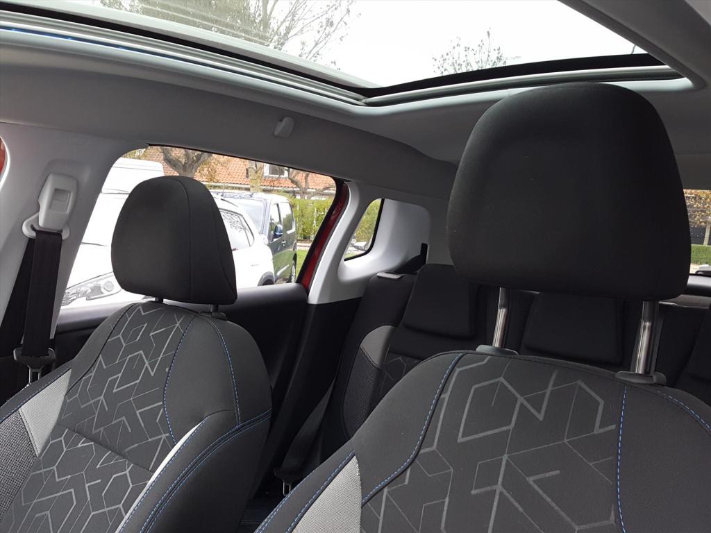 Peugeot 2008 1.2 puretech 110pk signature automaat eat6 navigatie | trekhaa