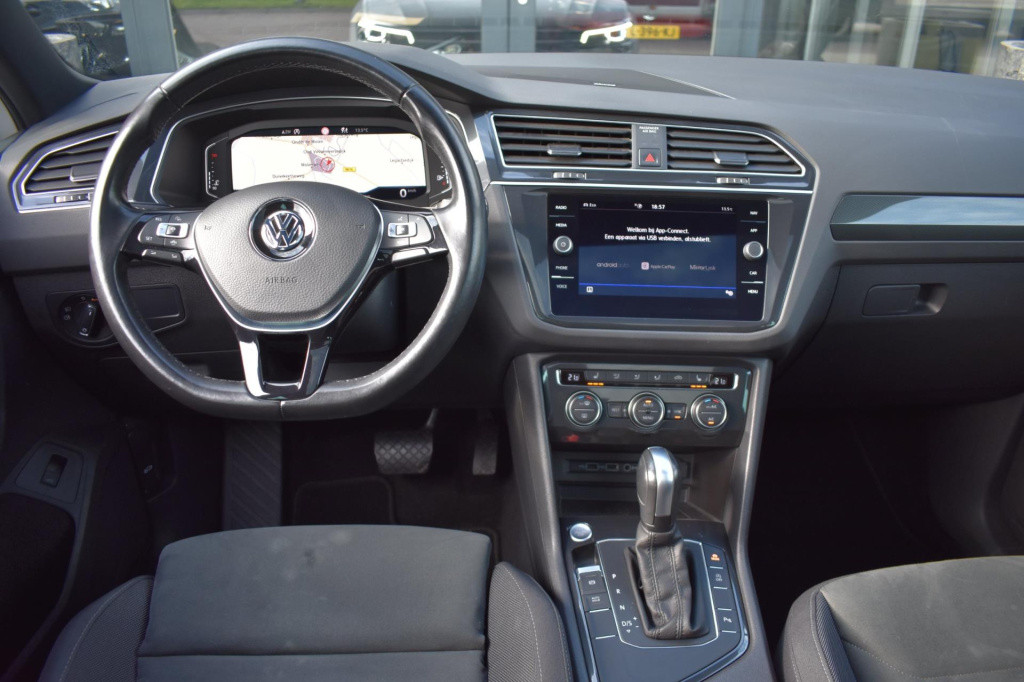 Volkswagen Tiguan 1.5 tsi act highline r-line | trekhaak | camera | dynaudi