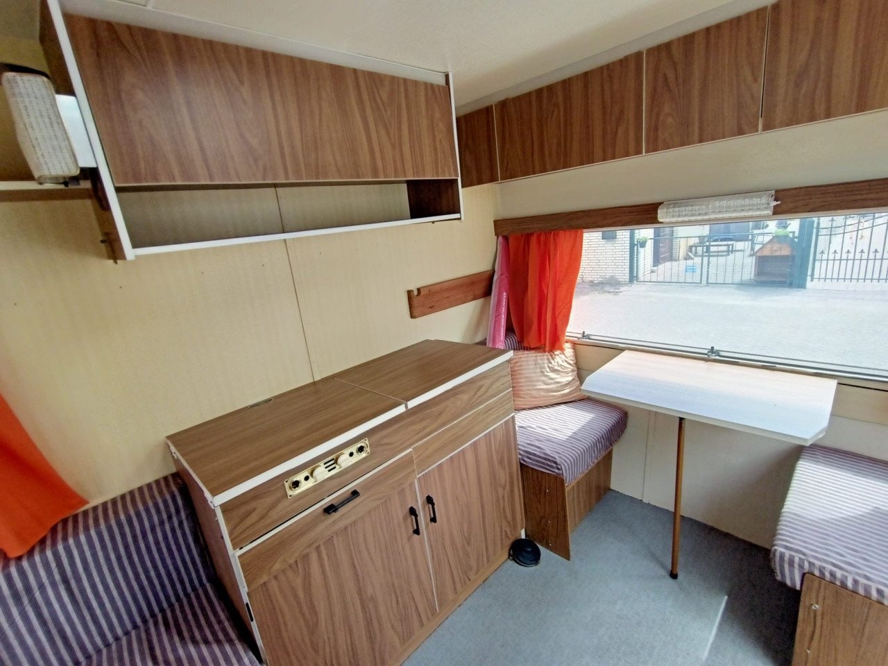 Uniek mooie Retro oldtimer 1974 , Wehl caravan met voortent