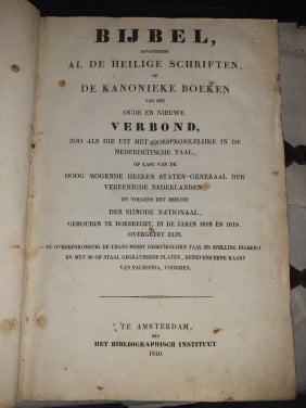 Antieke BIJBEL 1840 met koper beslag..met 30 tekeningen Staal Gravures