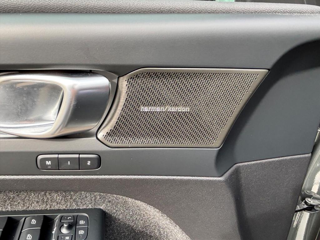 Volvo XC40 2.0 b4 b4 plus dark|stuur-stoel voorruitverwarm|blis| trekhaak| 