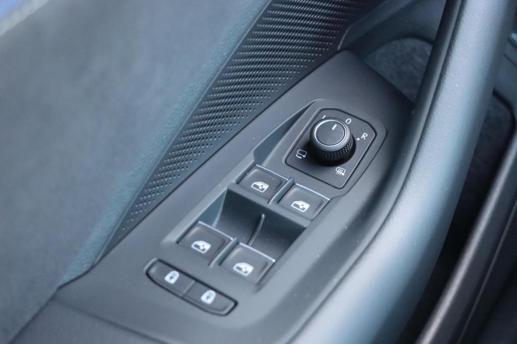 Volkswagen Passat variant 1.5 etsi r-line business dsg7 150pk