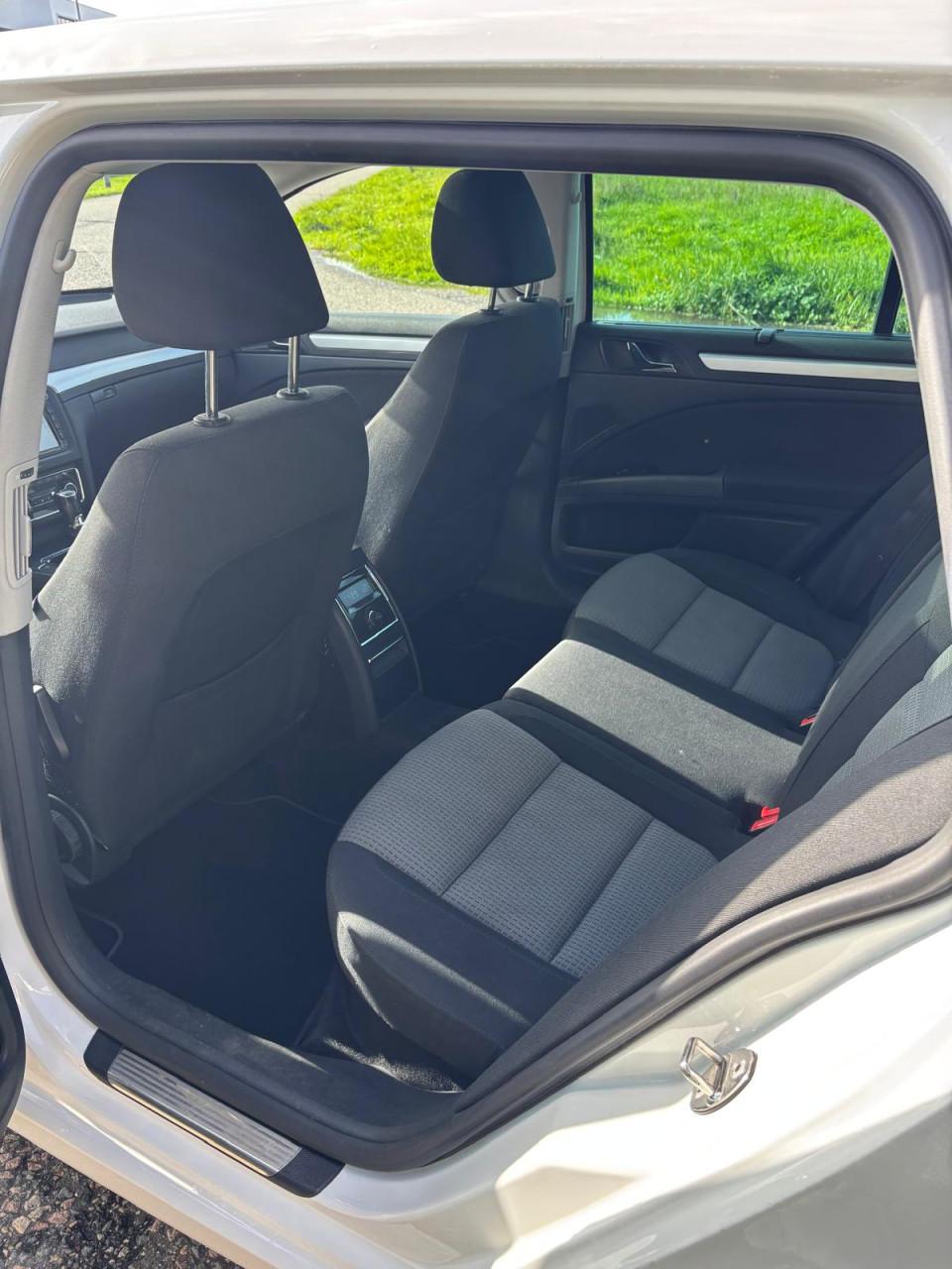 Skoda Superb 2.0 TDI 170pk DSG-6 2013