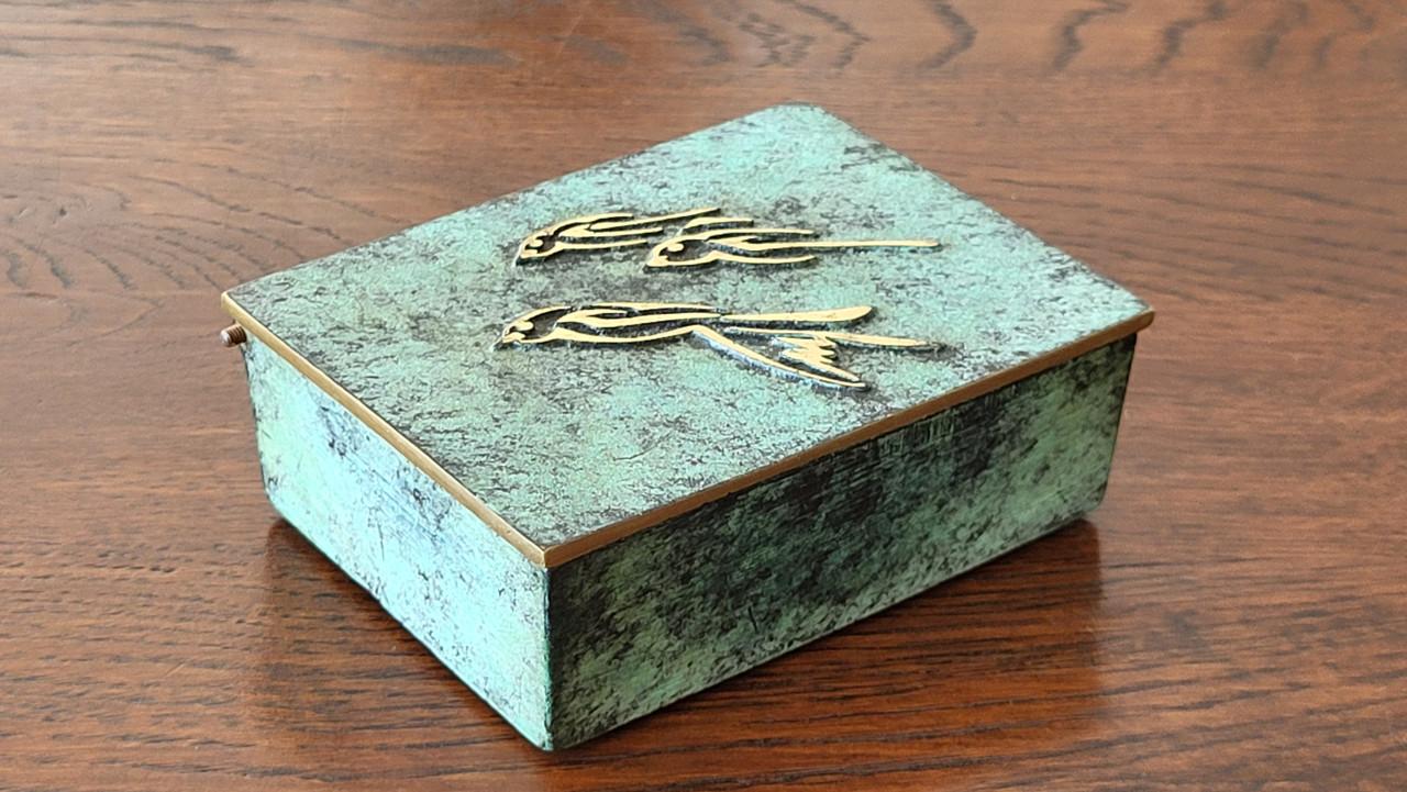 Brauerei Stauder Essen zwaar (bronzen?) doosje met zwaluw reliëf