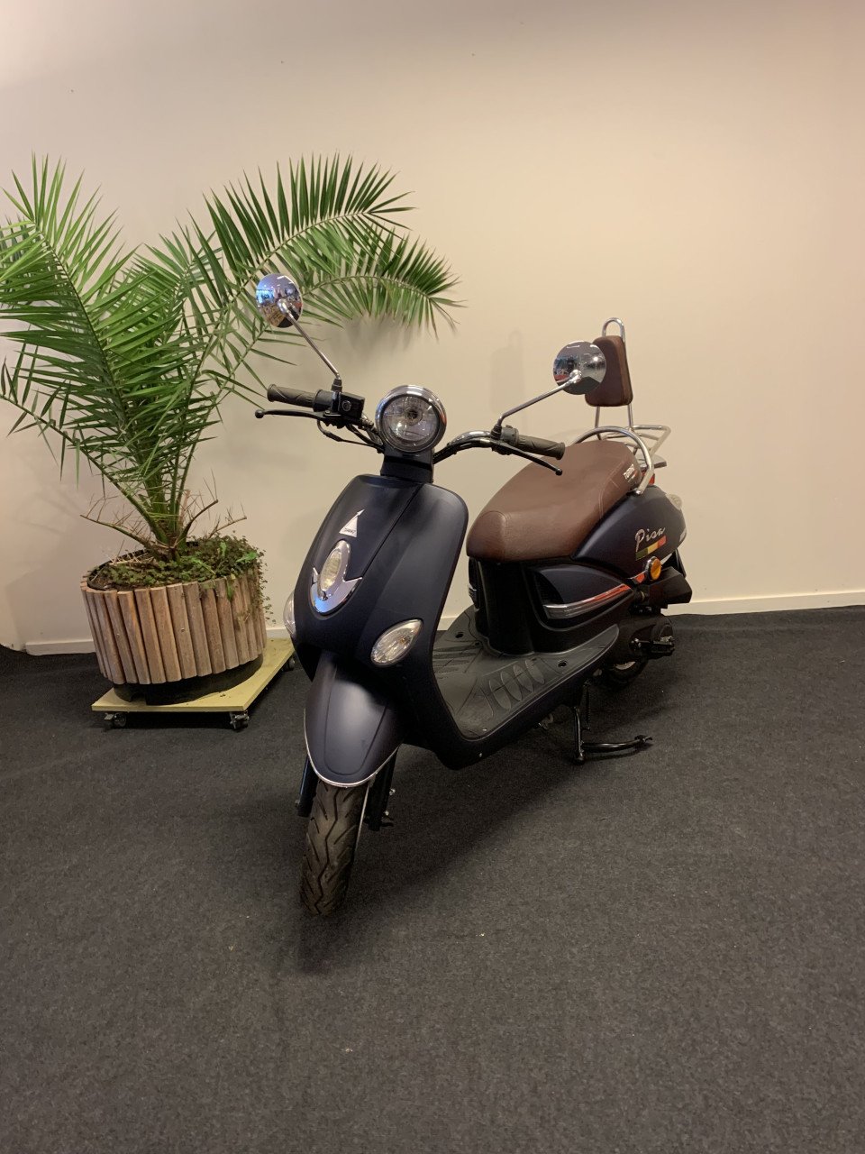 RETRO SCOOTER 25KM NU 595,= RIJKLAAR