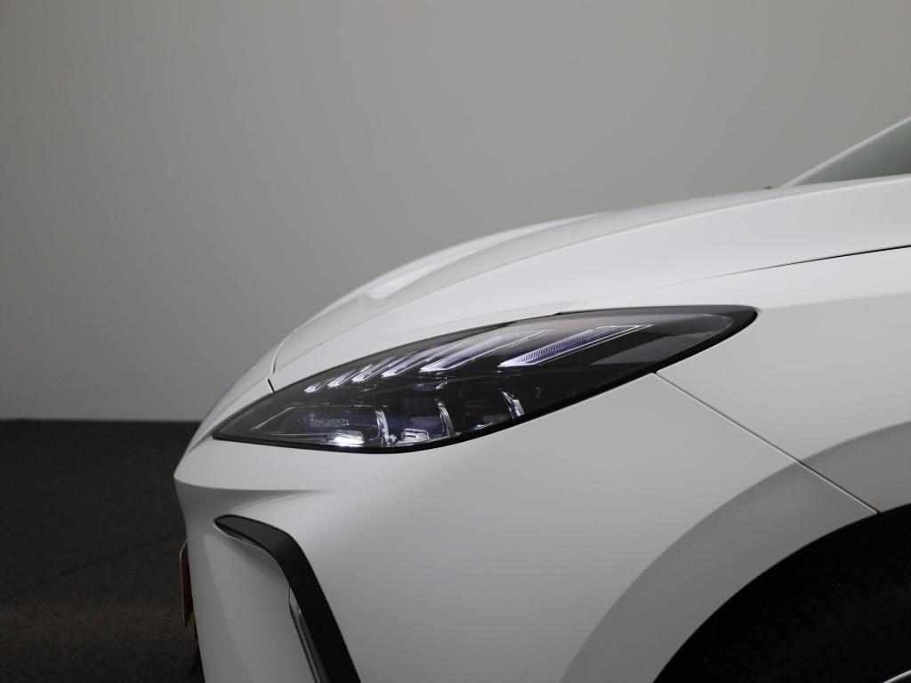 MG Mg4 64 kwh luxury | automaat | navigatie | climate control | apple carpl