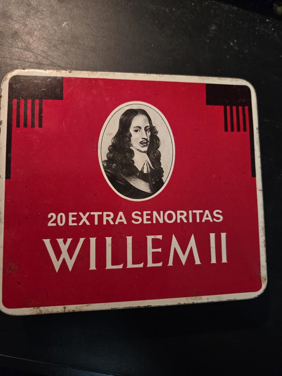 Vintage Willem II sigarenblikje voor 20 "Extra Senoritas" sigaren. Leeg