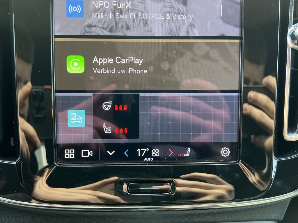 Volvo XC40 b4 197pk plus dark| adap.cruise| trekhaak|camera| googlemaps| el