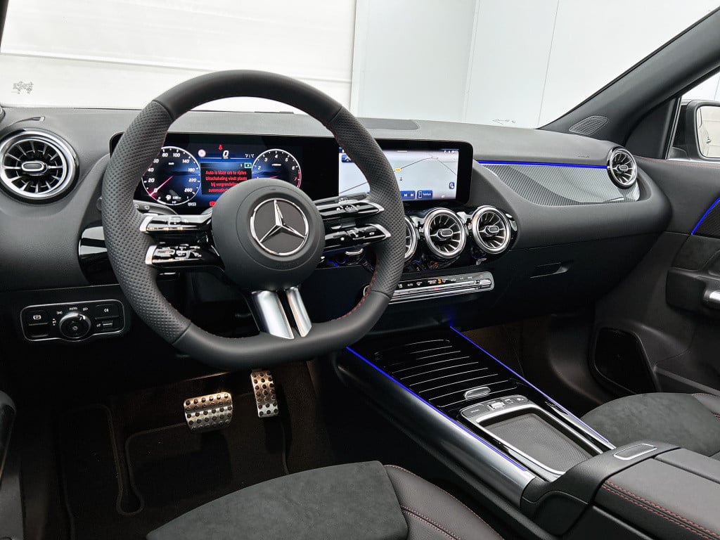 Mercedes-Benz Gla-klasse 180 business solution amg | nightpakket | trekhaak
