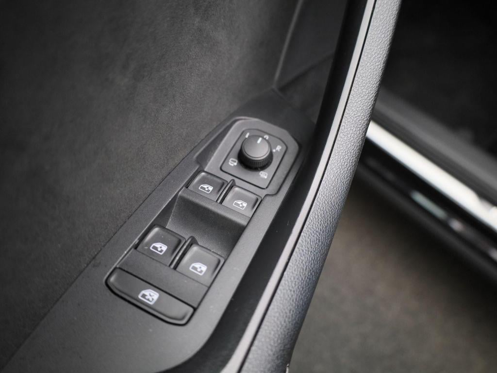 Skoda Kodiaq 1.5 tsi sportline business | panoramadak | trekhaak | sfeerver