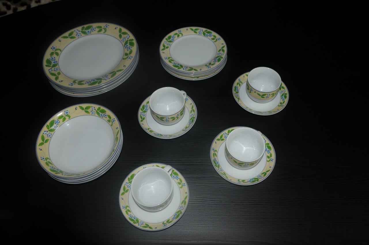 Vierdelig Bel Air Fine Porcelain servies, zo goed als nieuw!