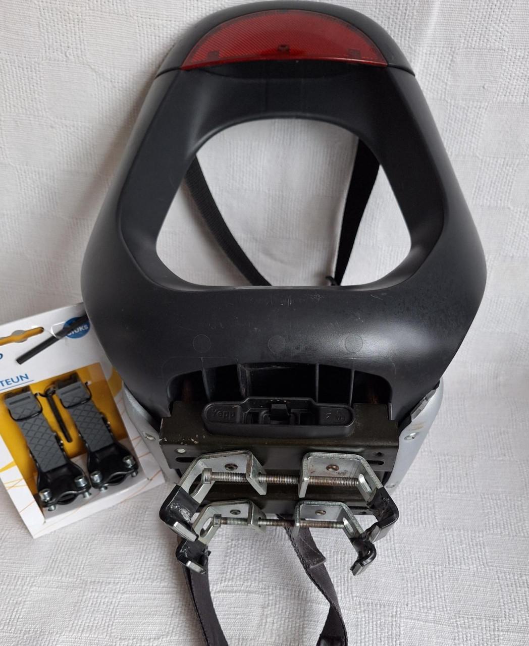 Thule Yepp fietsstoeltje met NIEUWE voetsteuntjes (nieuw € 95,00)