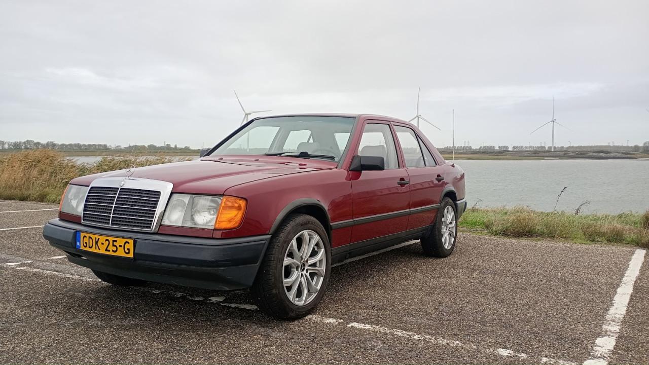 Mercedes oldtimer 200 D