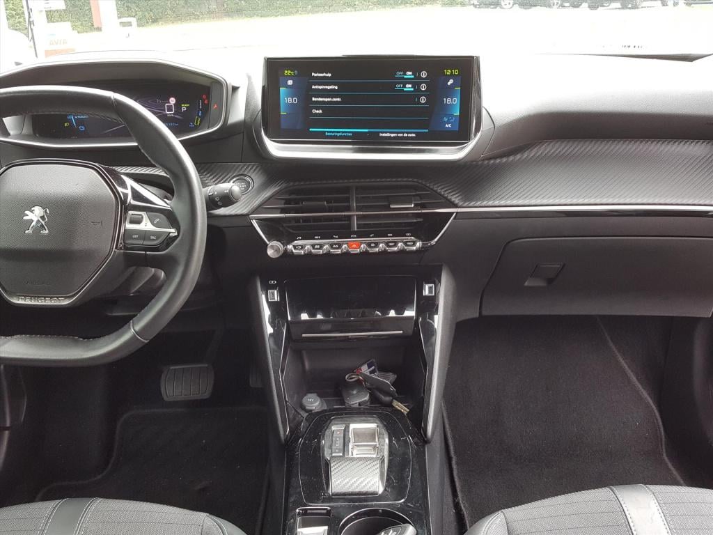 Peugeot E-2008 ev 50kwh 136pk allure pack apple carplay &android auto | nav