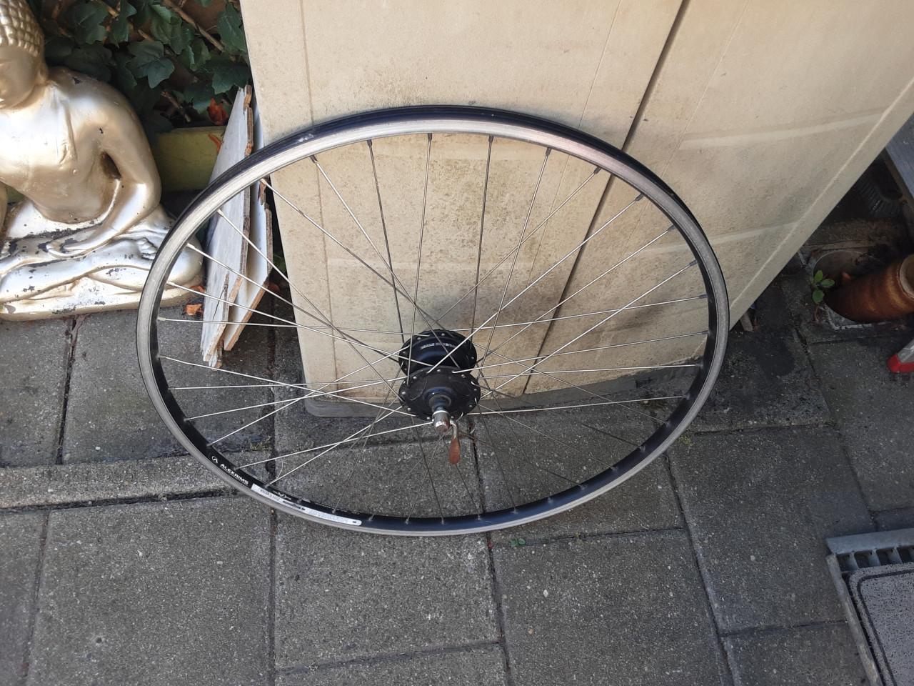 28 inch shimano voorwiel met naafdynamo, uitvalnaaf