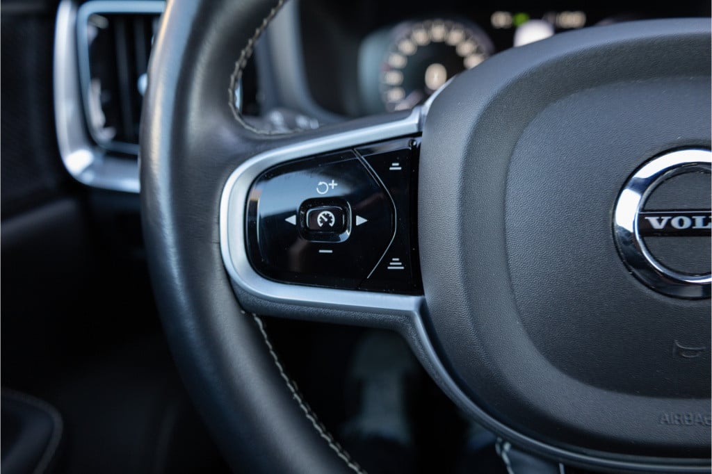 Volvo V60 2.0 t6 recharge awd r-design ✅trekh✅h&k✅stoelverw✅getint glas