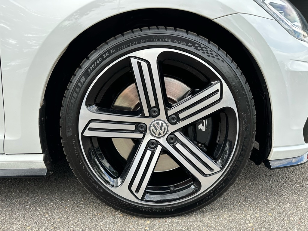Volkswagen Golf 2.0 tsi 4motion r // dealeronderhouden // pano //