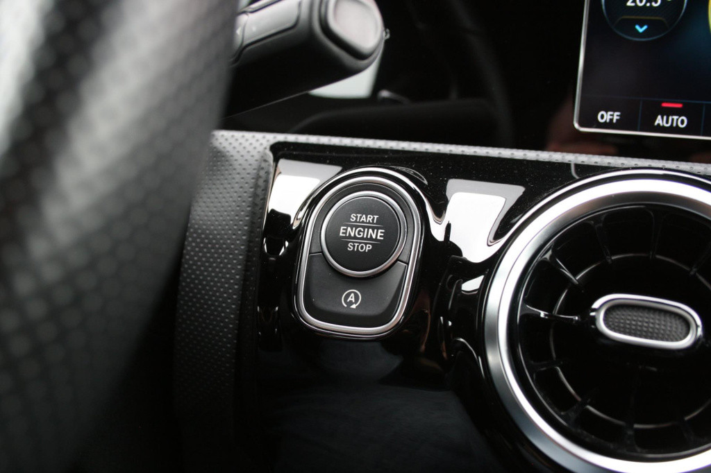 Mercedes-Benz A-Klasse 180 business solution amg