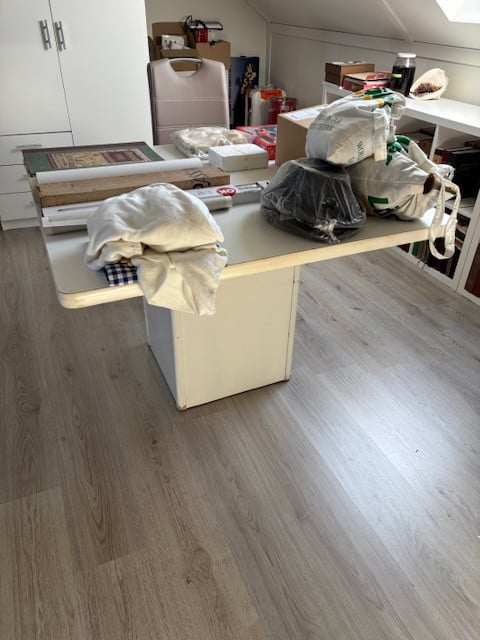 Witte vierkante tafel
