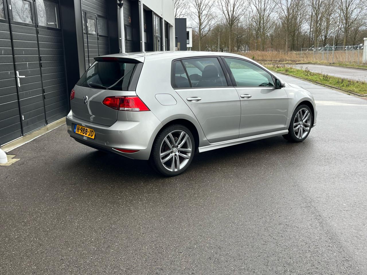 VW Golf7 1.2 tsi R-line pakket 18inch PDC APK 09/26