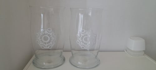 Grote glazen windlichten met Zeeuwse knop opdruk