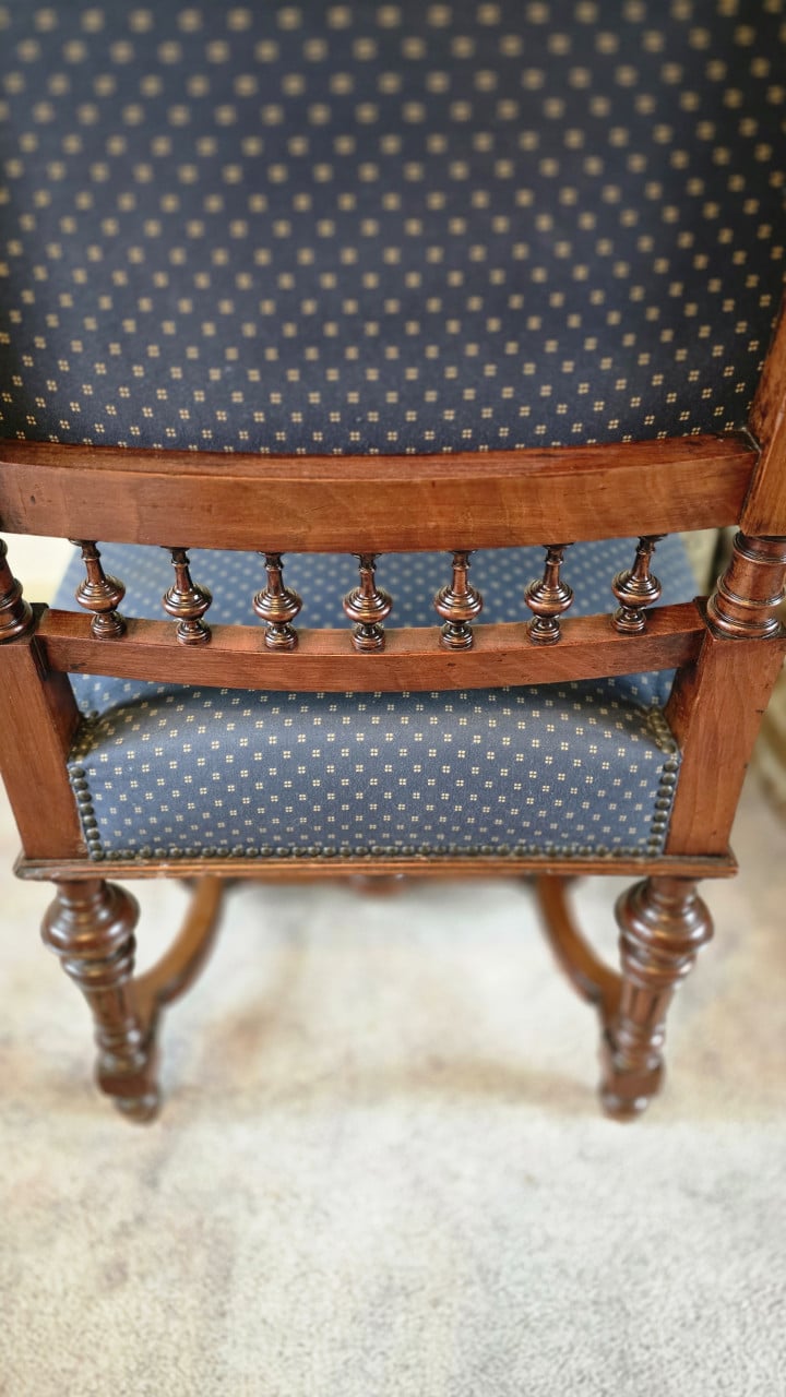 🤎 Schattig vinted fauteuiltje met fraai houtsnijwerk🤎
