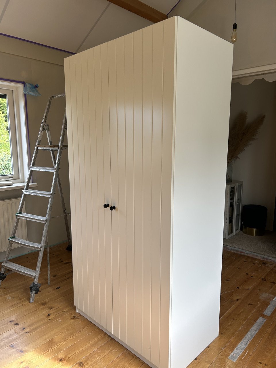 Witte kast van IKEA Gereserveerd