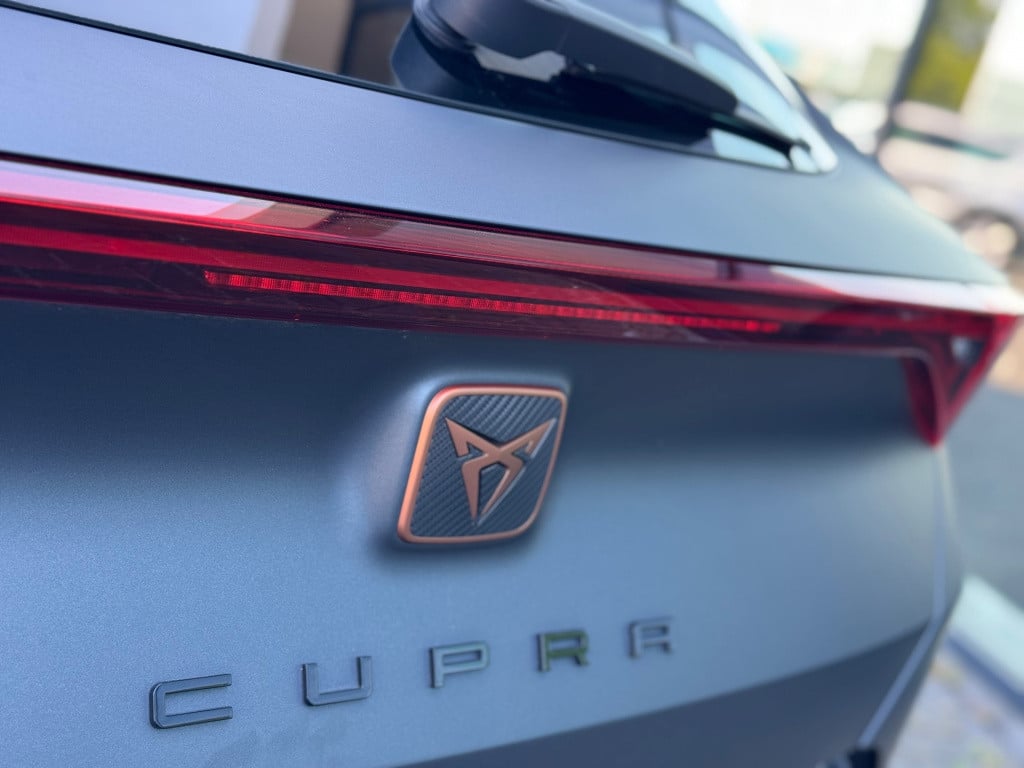 Cupra Formentor 1.4 e-hybrid business * matt grijs * navigatie * trekhaak