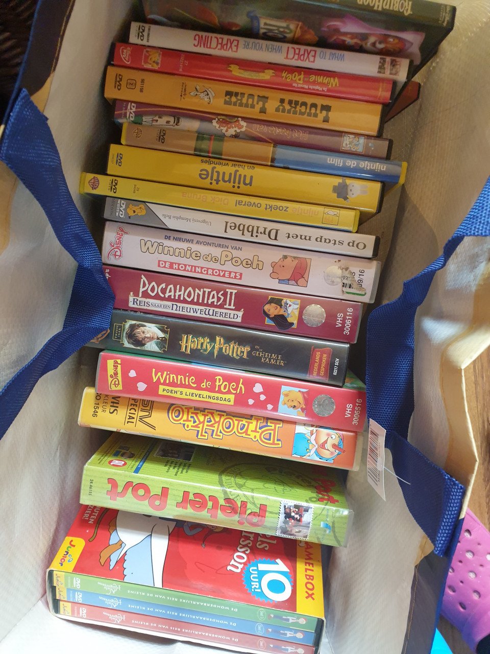 GRATIS!!! Kinder DVD'S en Videobanden