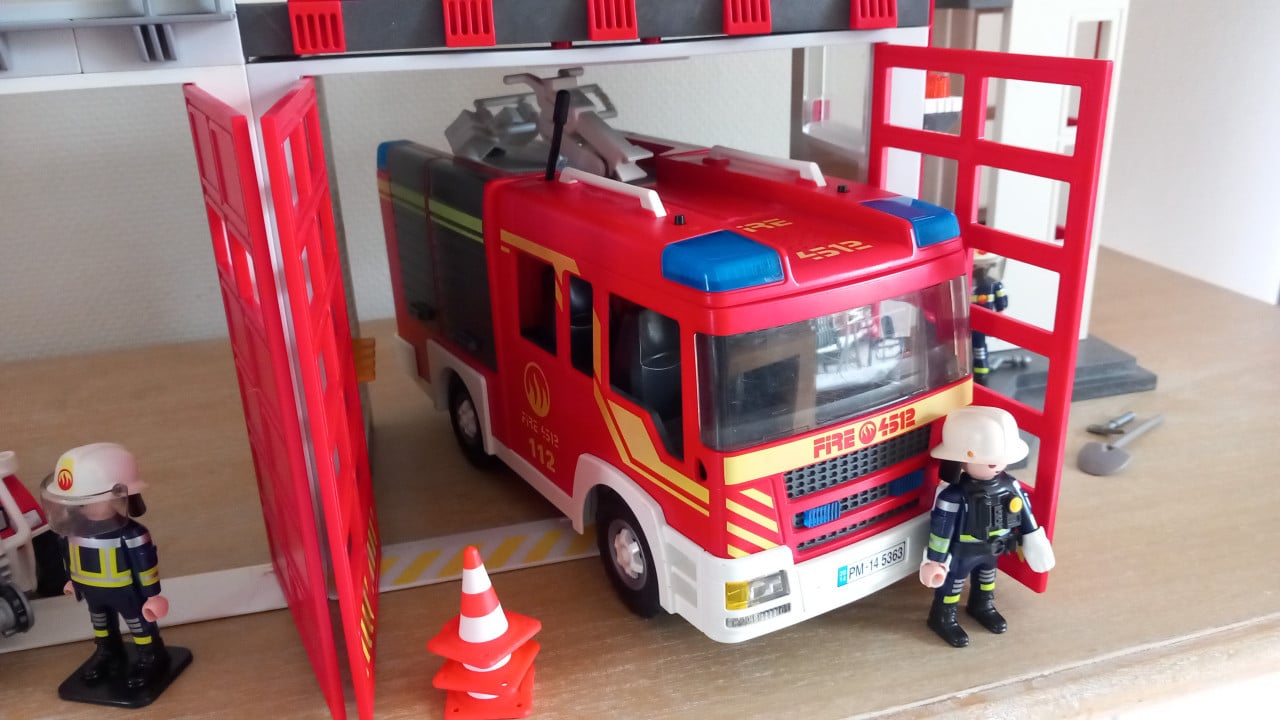 Playmobil brandweerkazerne met auto's en uitbreiding