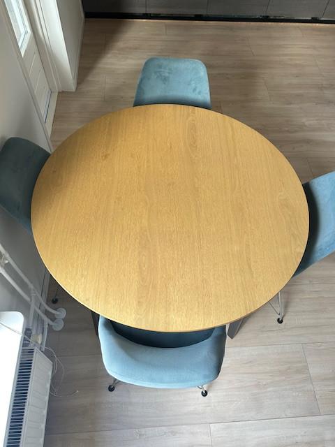 Ronde eettafel incl. 4 stoelen