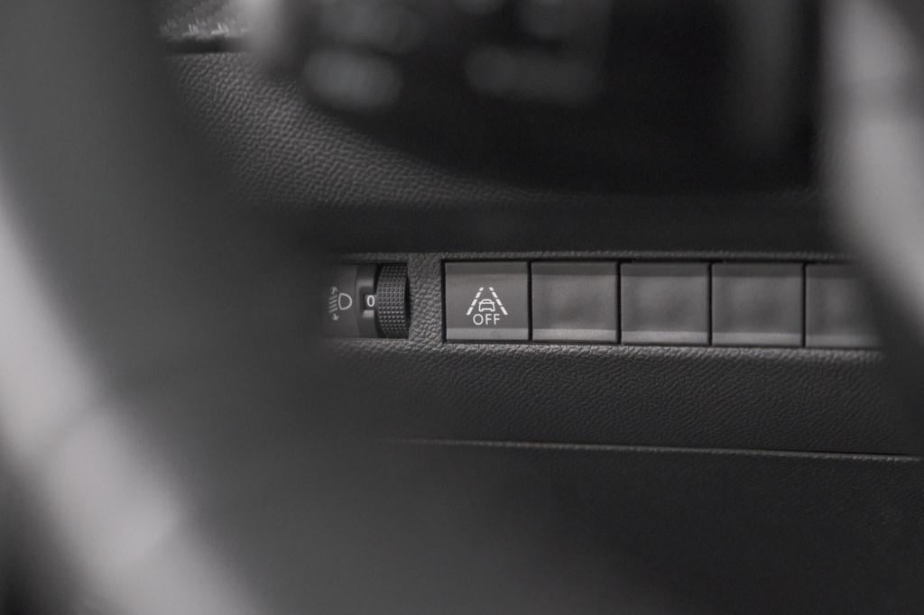 Peugeot 208 puretech 100 eat8 allure pack | keyless | camera | navigatie | 