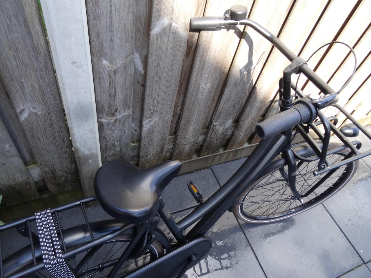 🚲 Cortina U4 Transport Meisjesfiets – 26 inch | Black Gold Matt