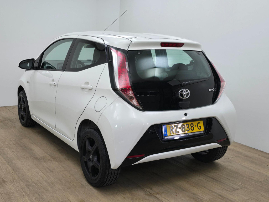 Toyota Aygo occasion 1.0 vvt-i x-play met parkeercamera | tweedehands toyot