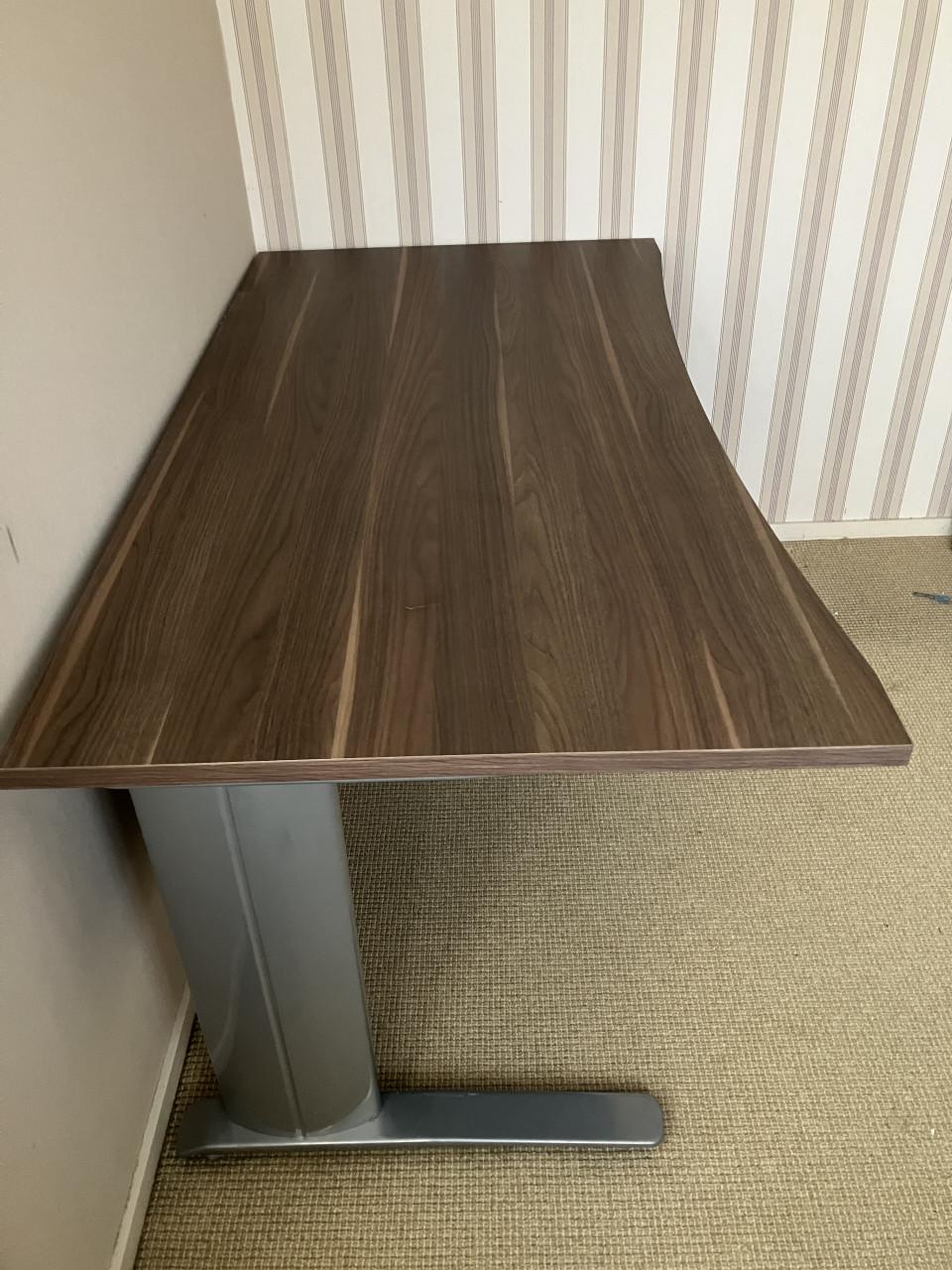 Bureau met 2 ladekastjes