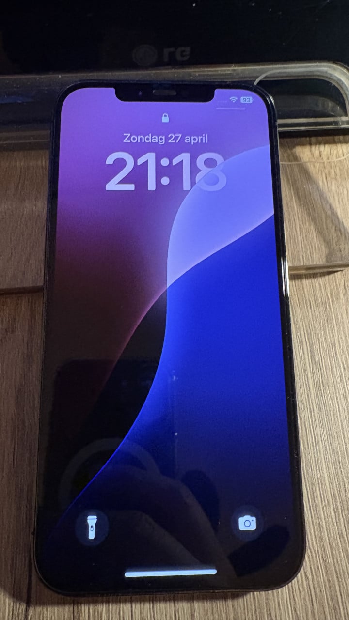 Schitterende iPhone 12 promax met extra motor/ fiets mount