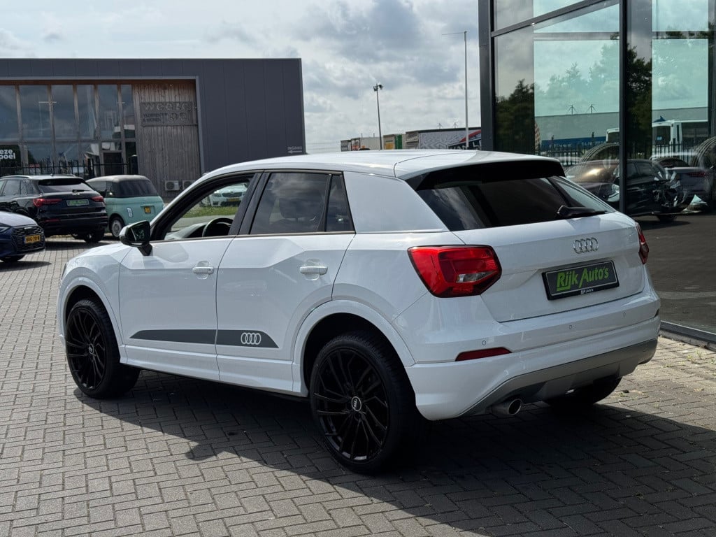 Audi Q2 30 tfsi sport * keyless * stoelverwarming * pdc 2x