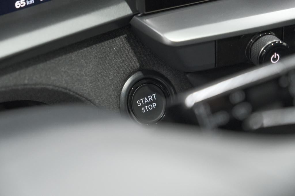 Opel Grandland 1.2 turbo 145 hybrid business edition | elektrische kofferkl