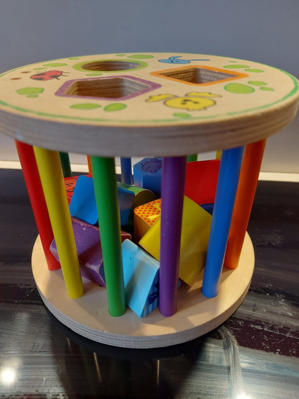 Kleurrijke houten vormenstoof
