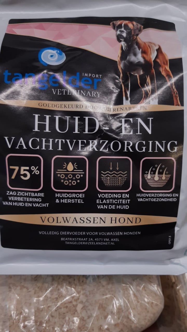 DIERVOEDERS  EN STROOISELS VOOR PAARDEN