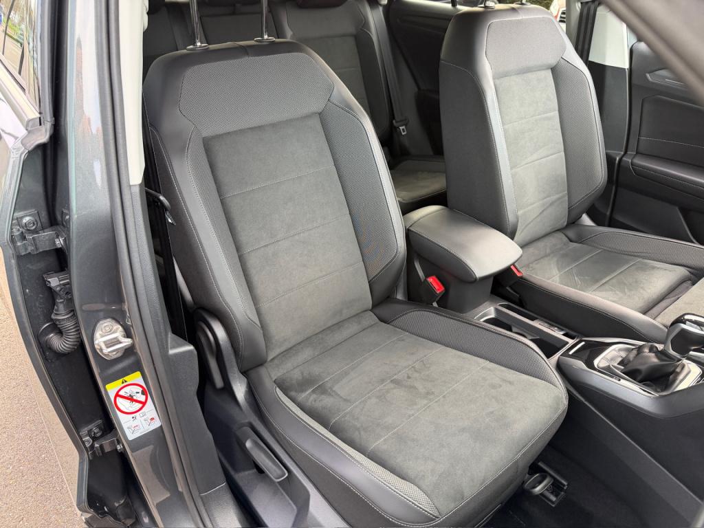 Volkswagen T-roc 1.5 tsi 150pk dsg style | trekhaak | navi | iq light | ada