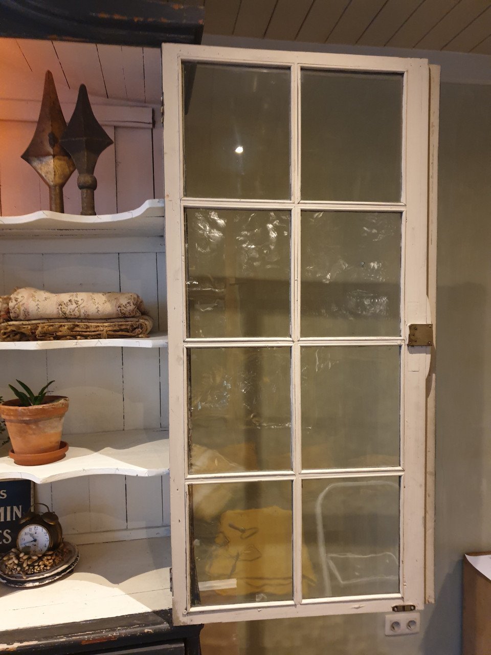 Prachtige brocante buffetkast met glazen deuren