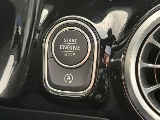 Mercedes-Benz Gla-klasse 200 business solution amg l panoramadak l mbux l m