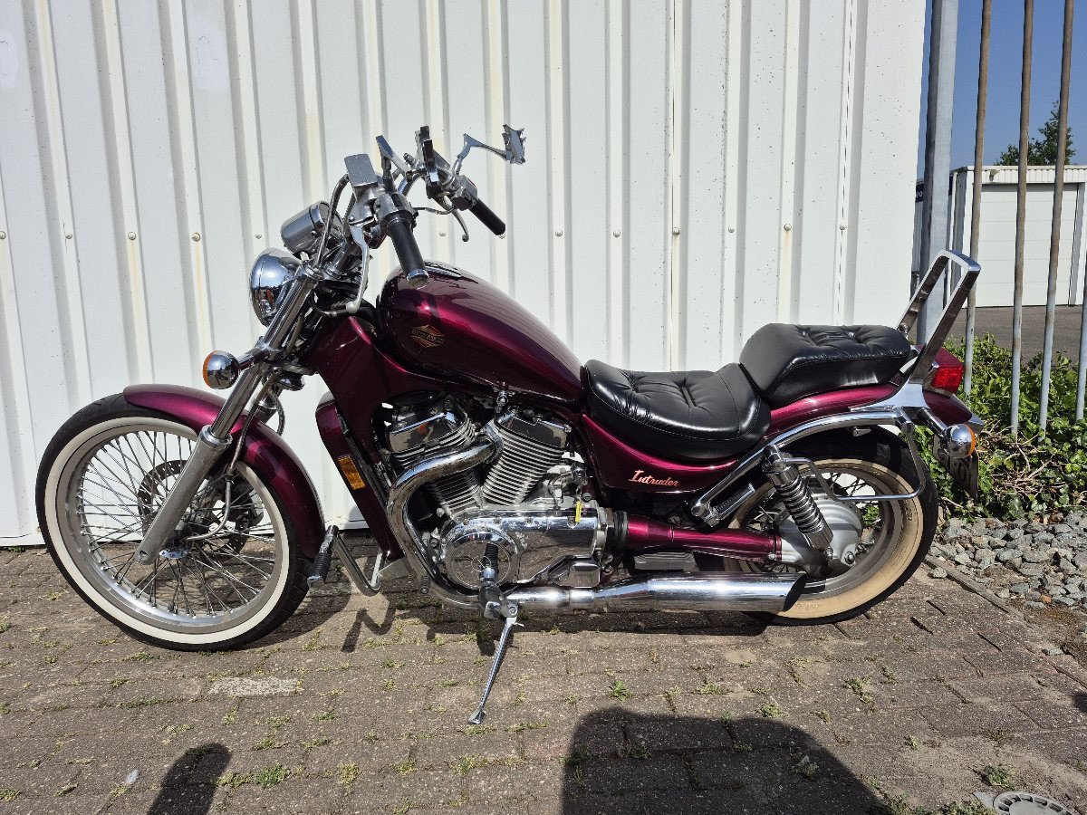 Suzuki Intruder VS750