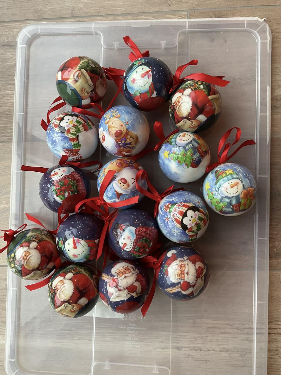 15 Kerstballen, met kerstman, pinguin, sneeuwpop, onbreekbaar