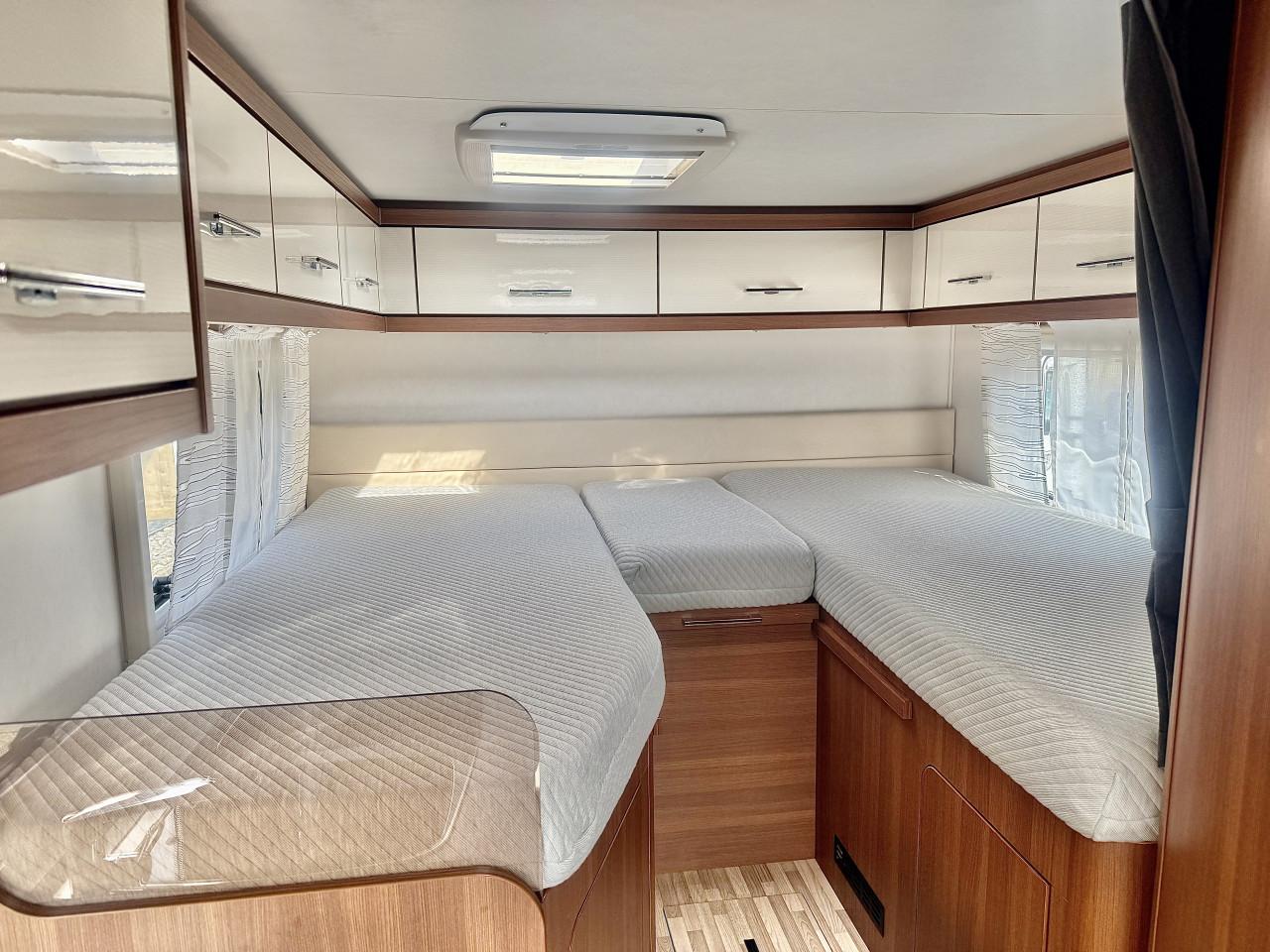 LMC Breezer V646G (Lengtebedden, Nieuwstaat, Dakairco!!)