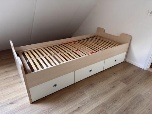 1-persoonsbed met lattenbodem 90x200